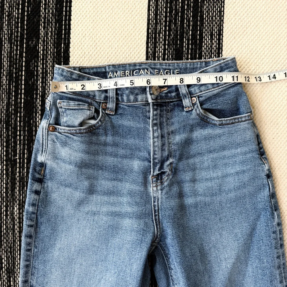 American Eagle Women's Light Blue Stretchy Mom‎ Jeans Size 0